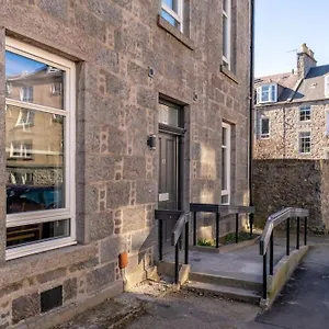 Heart Of * Ground Floor Apartment