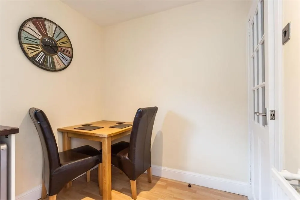 Chapel Street 42B First Floor 1-Bedroom Apartment, Aberdeen City Center 0*,  Royaume-Uni